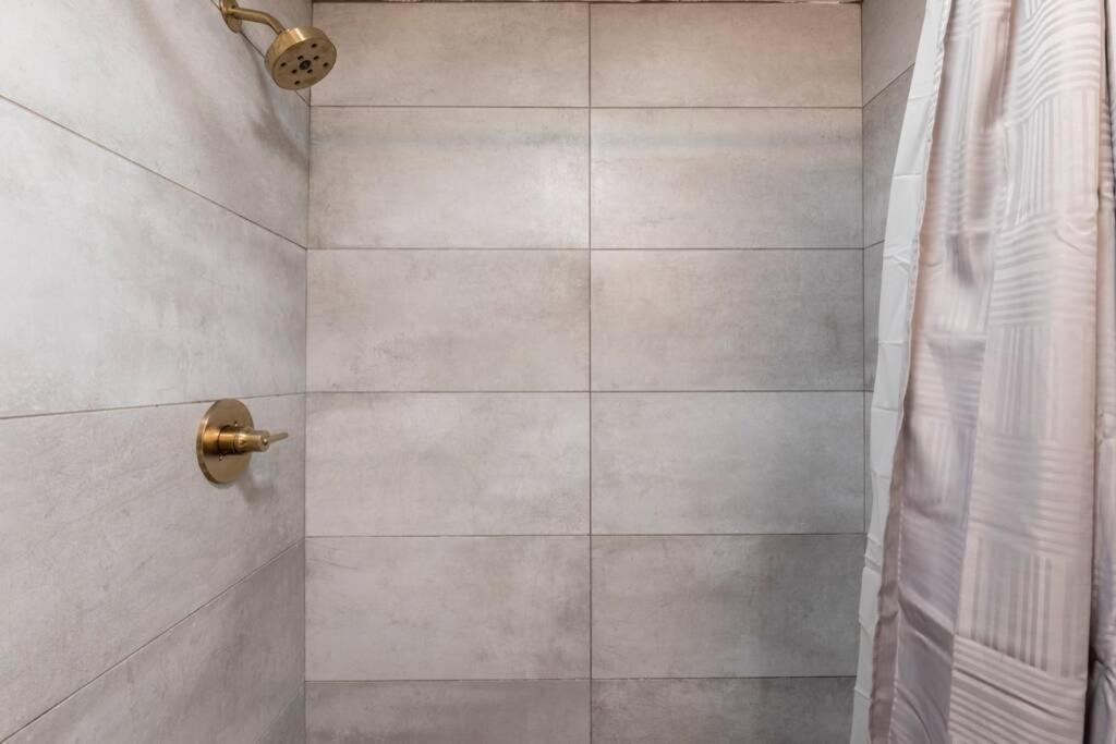 Modern Studio On I-Drive: Parking + Pool Included Orlando Bagian luar foto